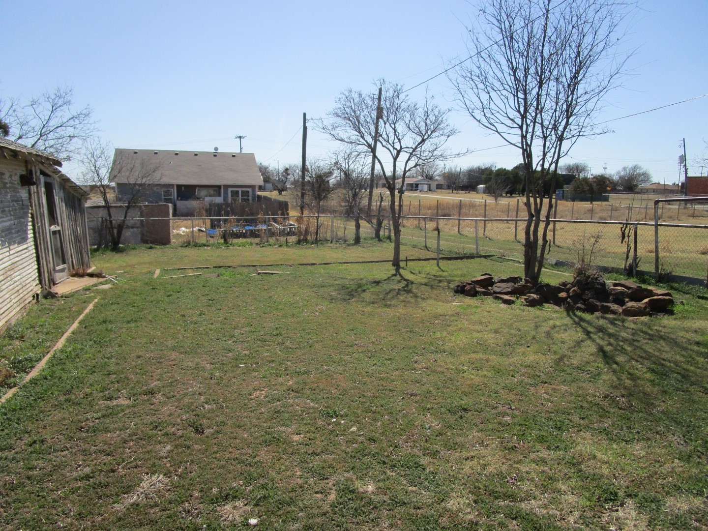 106 E Magnolia Avenue Electra TX 76360