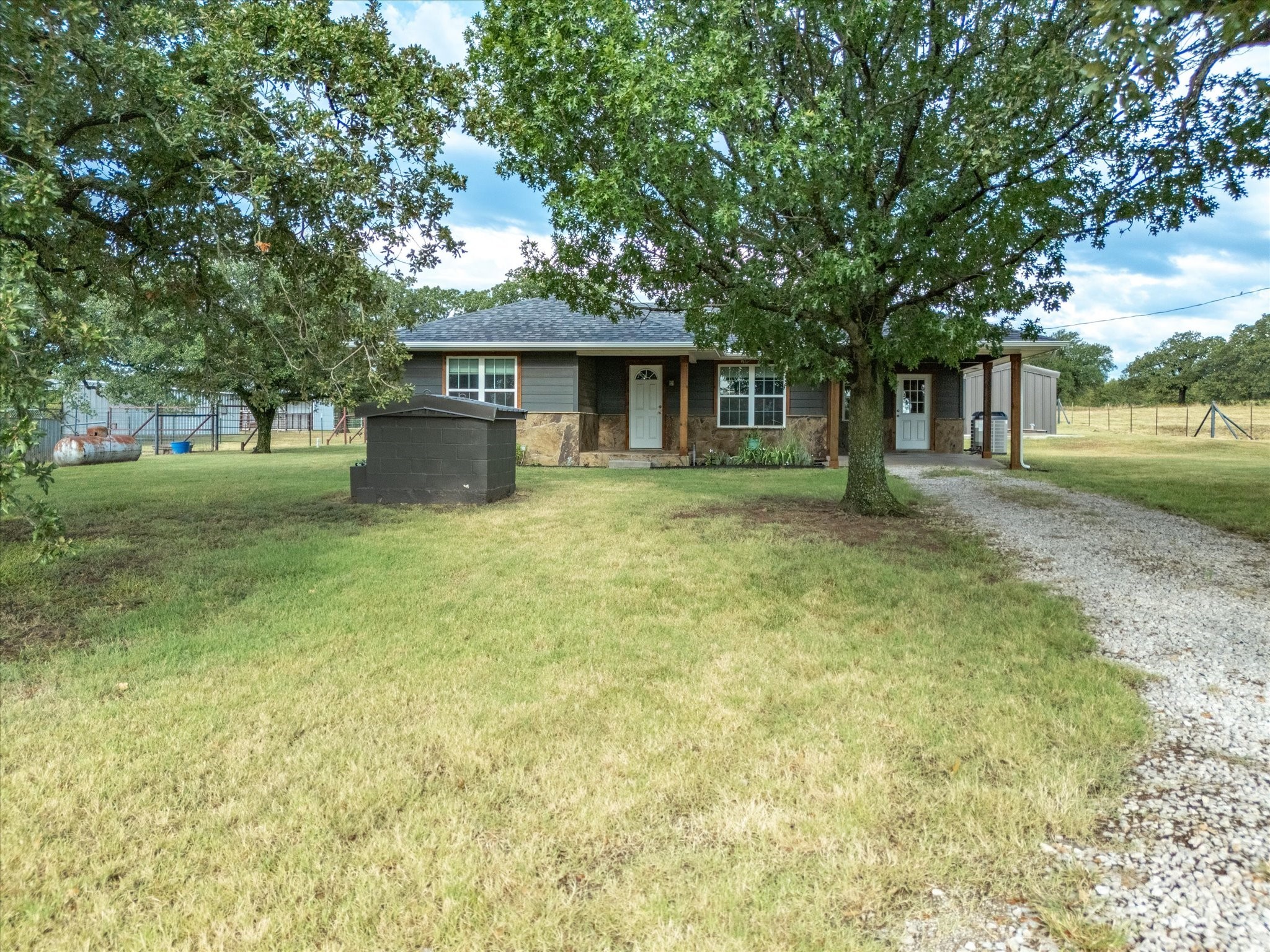 477 County Road 3525 Paradise TX 76073