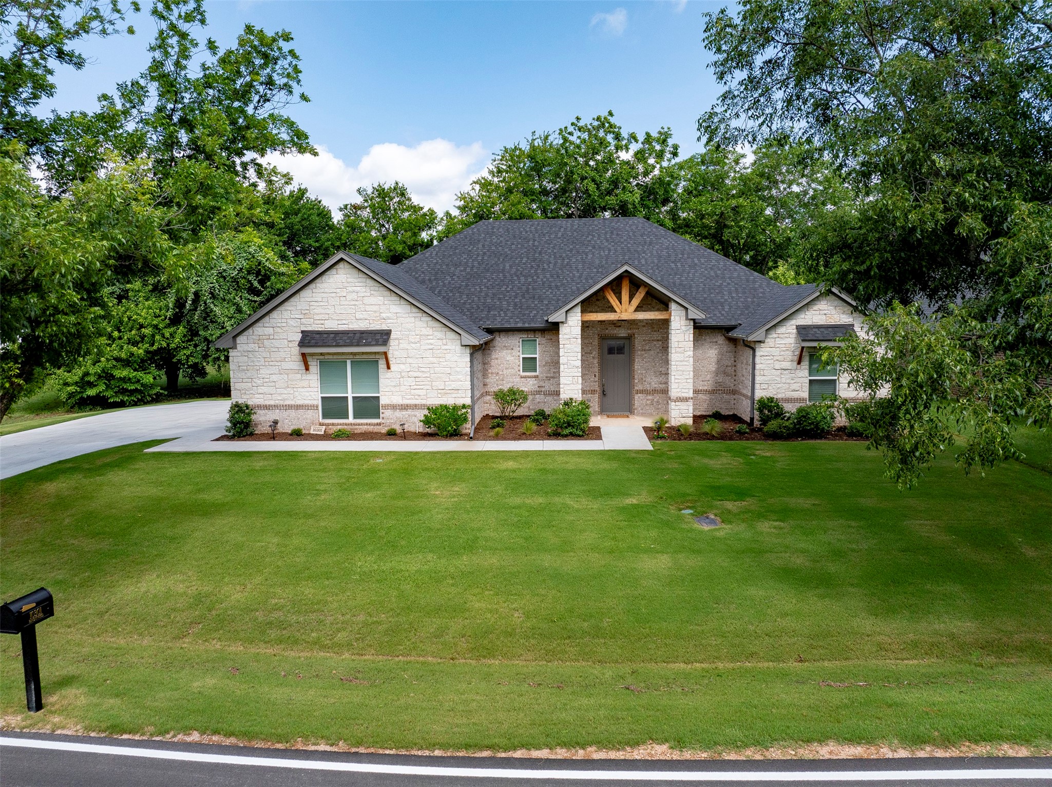 10301 Ravenswood Road Granbury TX 76049