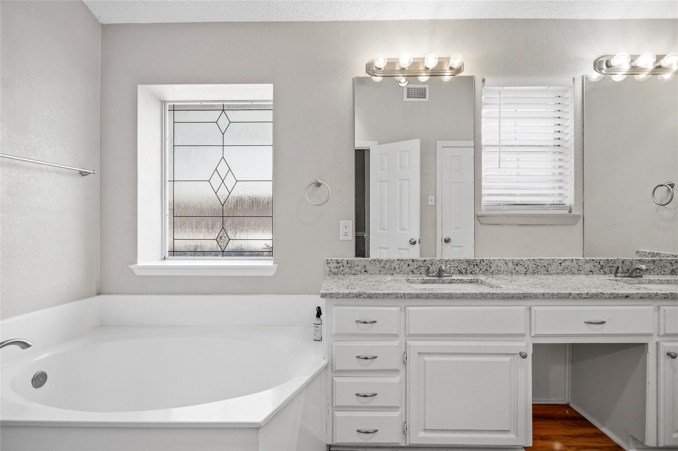6009 Kenilworth Drive Arlington TX 76001