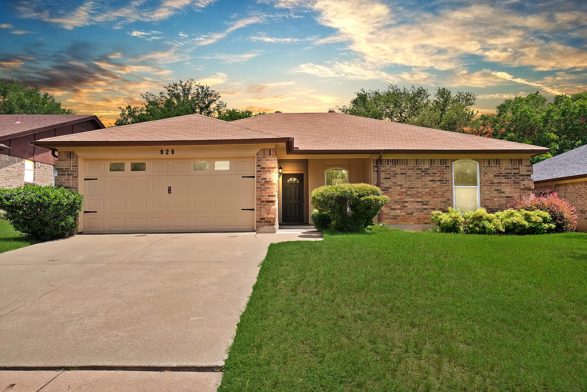 929 Thistle Ridge Lane Arlington TX 76017