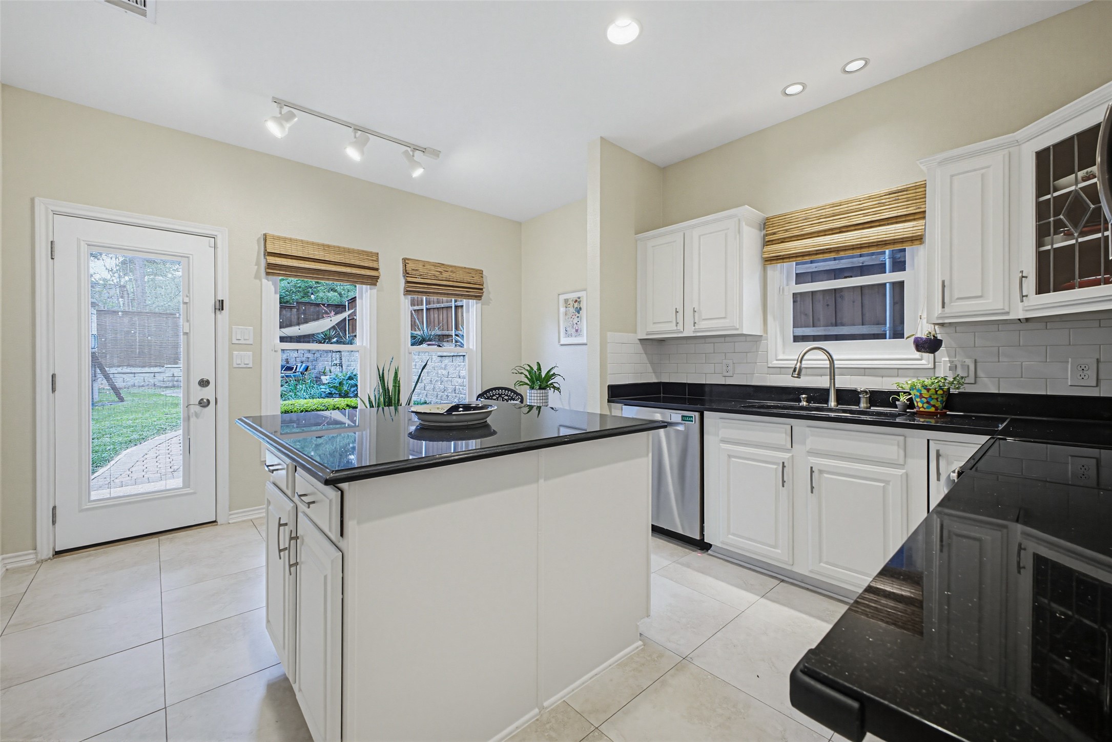 1123 Clermont Avenue Dallas TX 75223