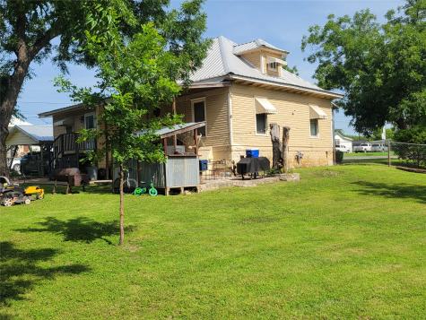 706 W Wrights Avenue Comanche TX 76442