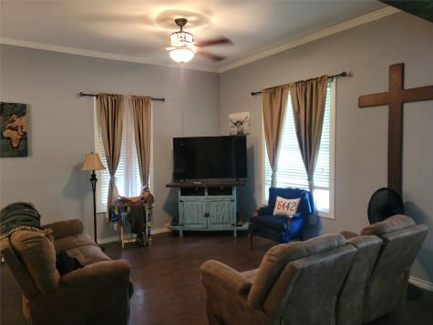 706 W Wrights Avenue Comanche TX 76442