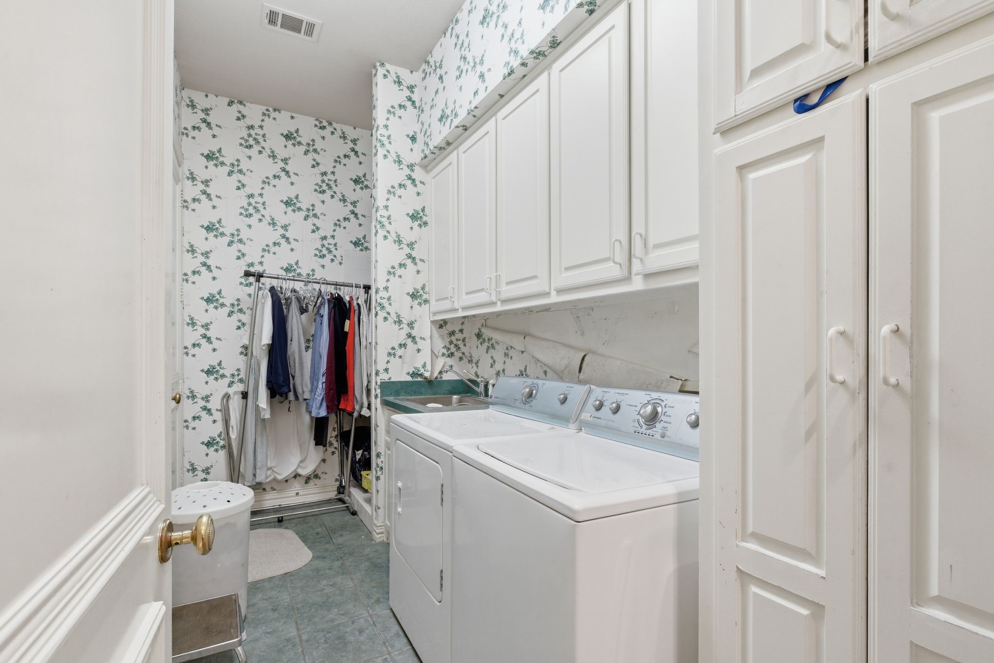 23 Ashton Court Dallas TX 75230