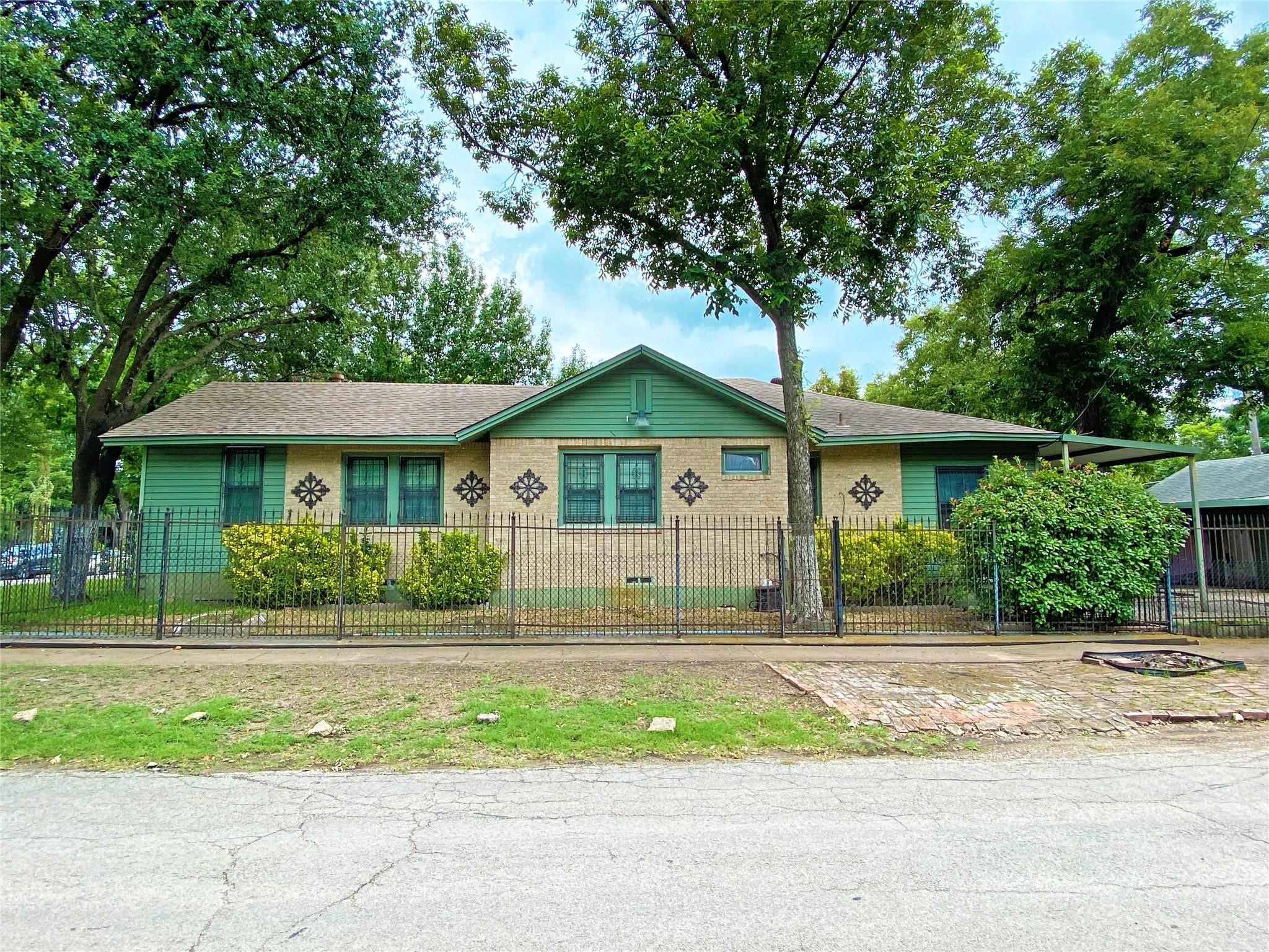 1001 Grandview Avenue Dallas TX 75223