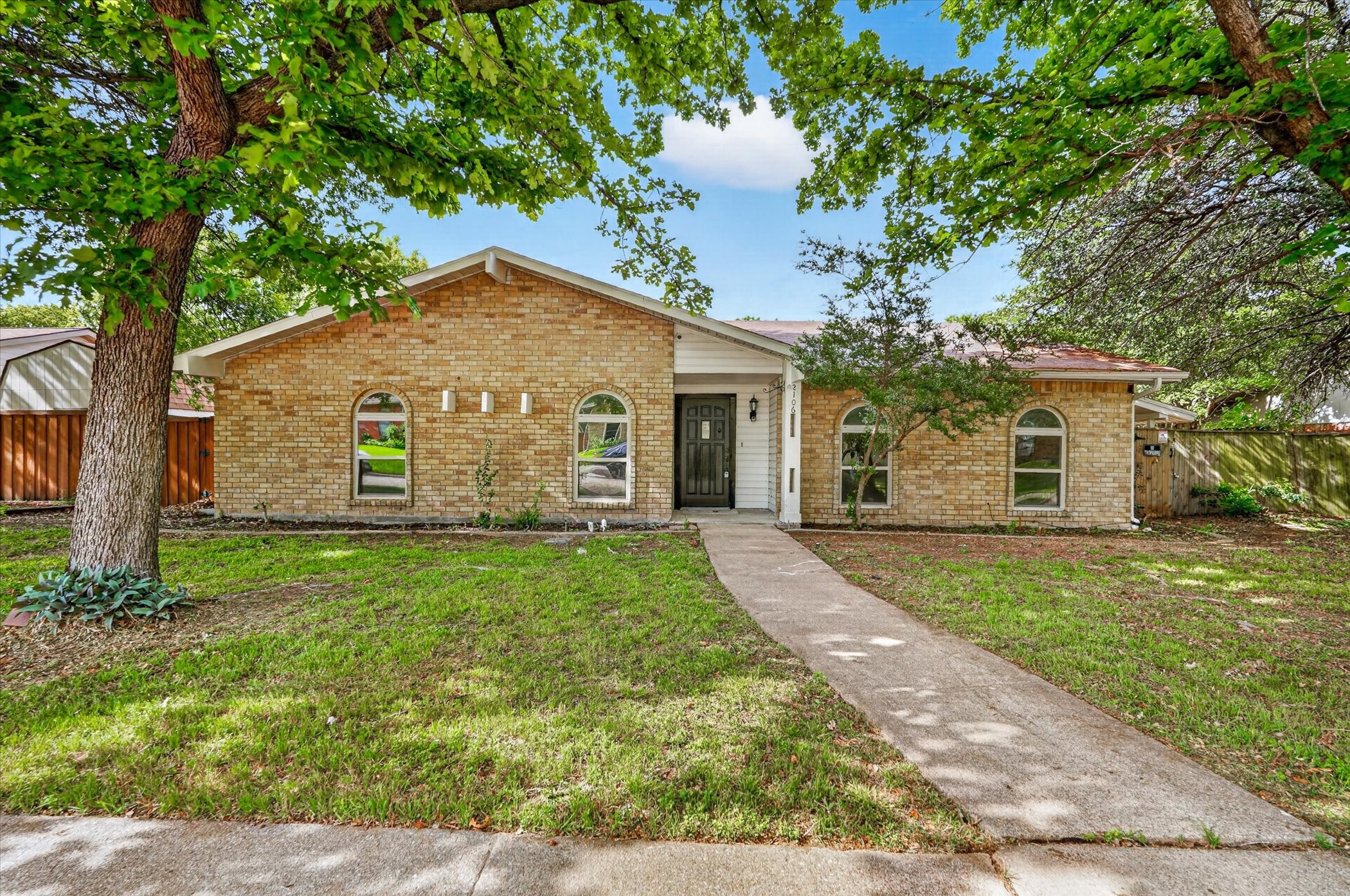 2106 Butterfield Trail Grand Prairie TX 75052