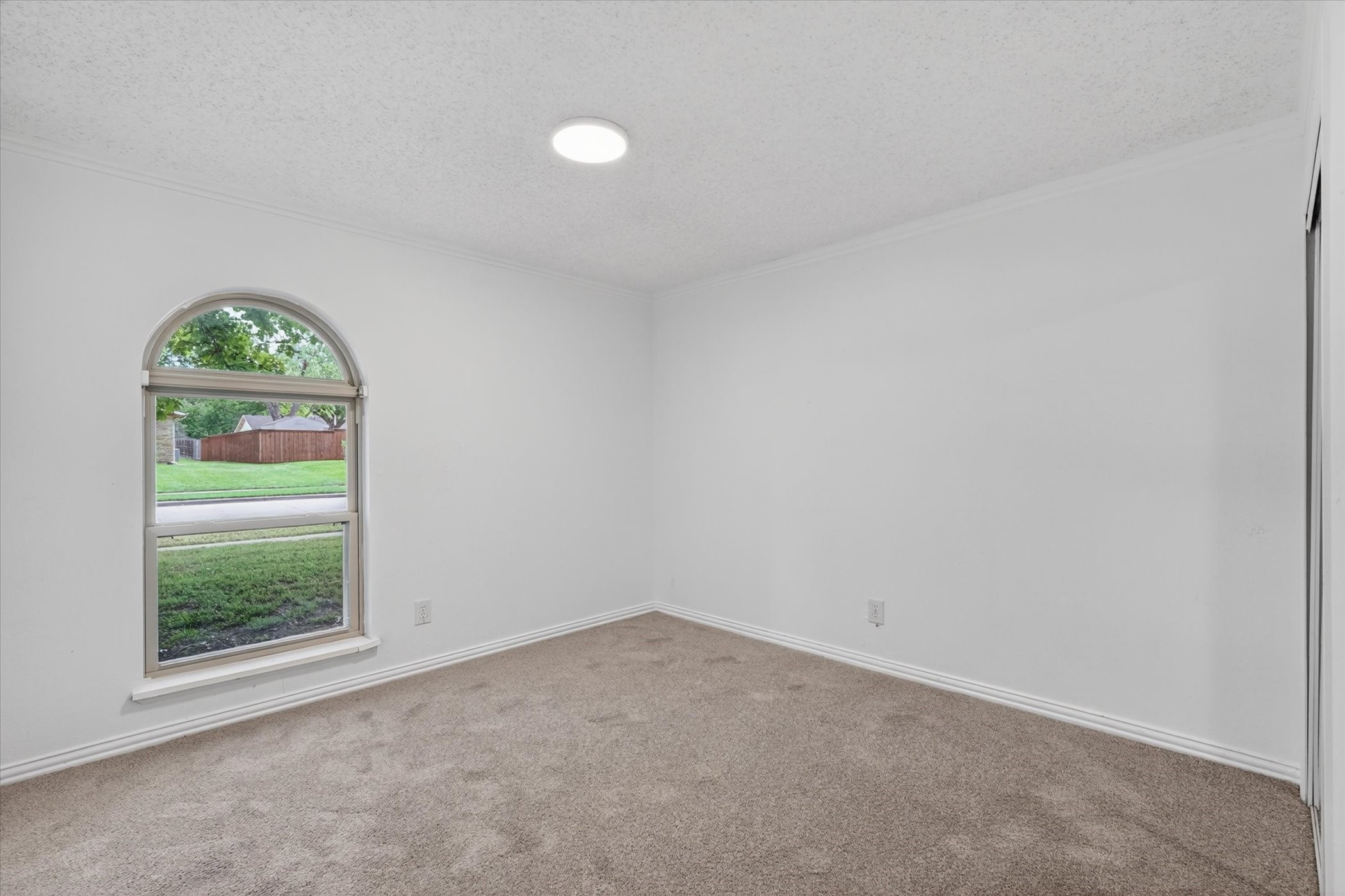 2106 Butterfield Trail Grand Prairie TX 75052