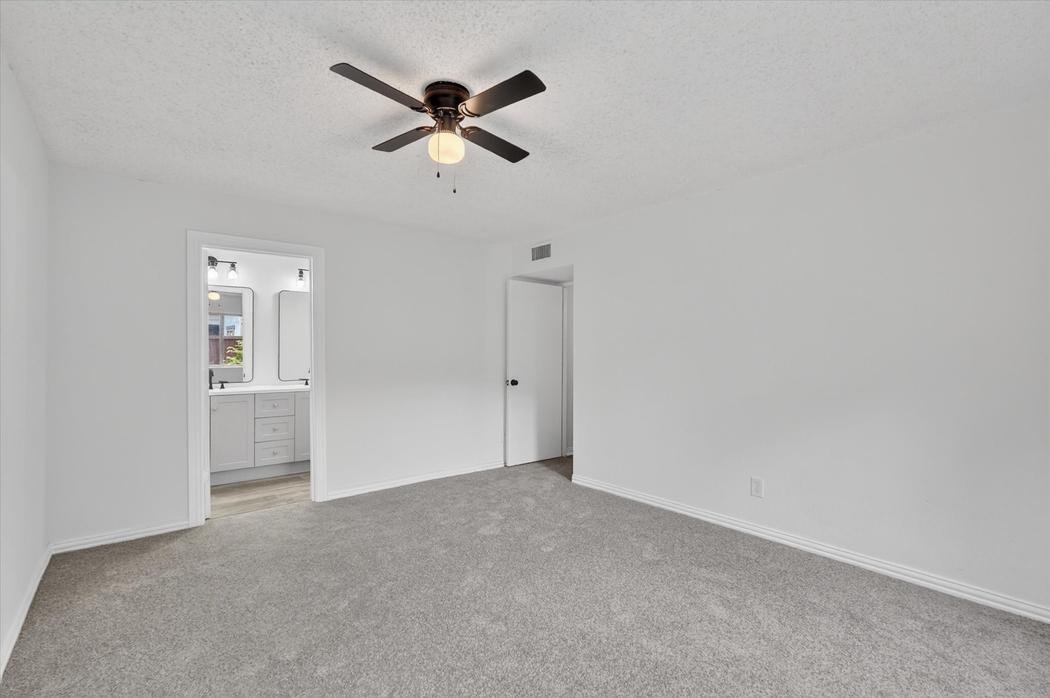2106 Butterfield Trail Grand Prairie TX 75052