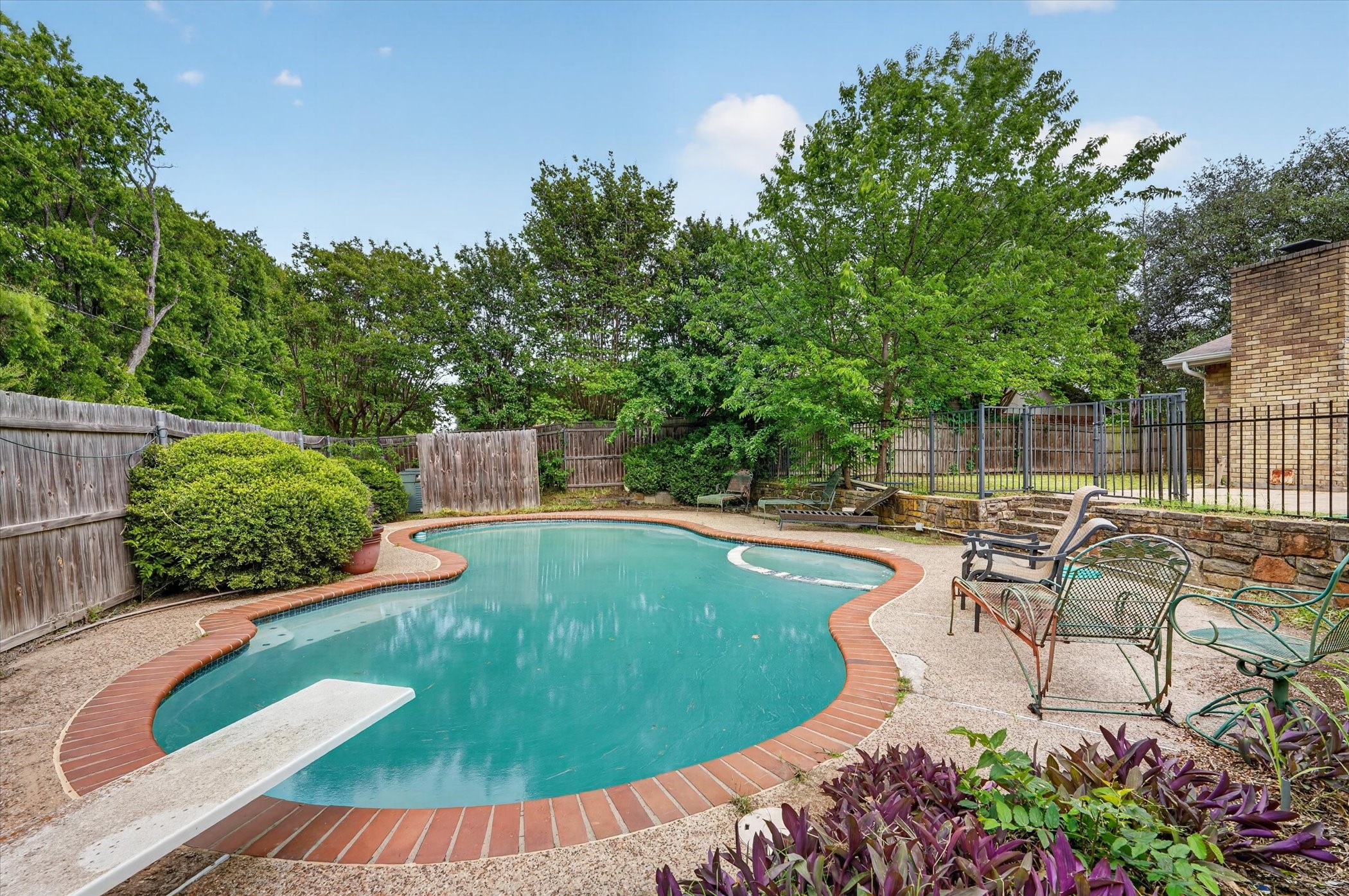2106 Butterfield Trail Grand Prairie TX 75052