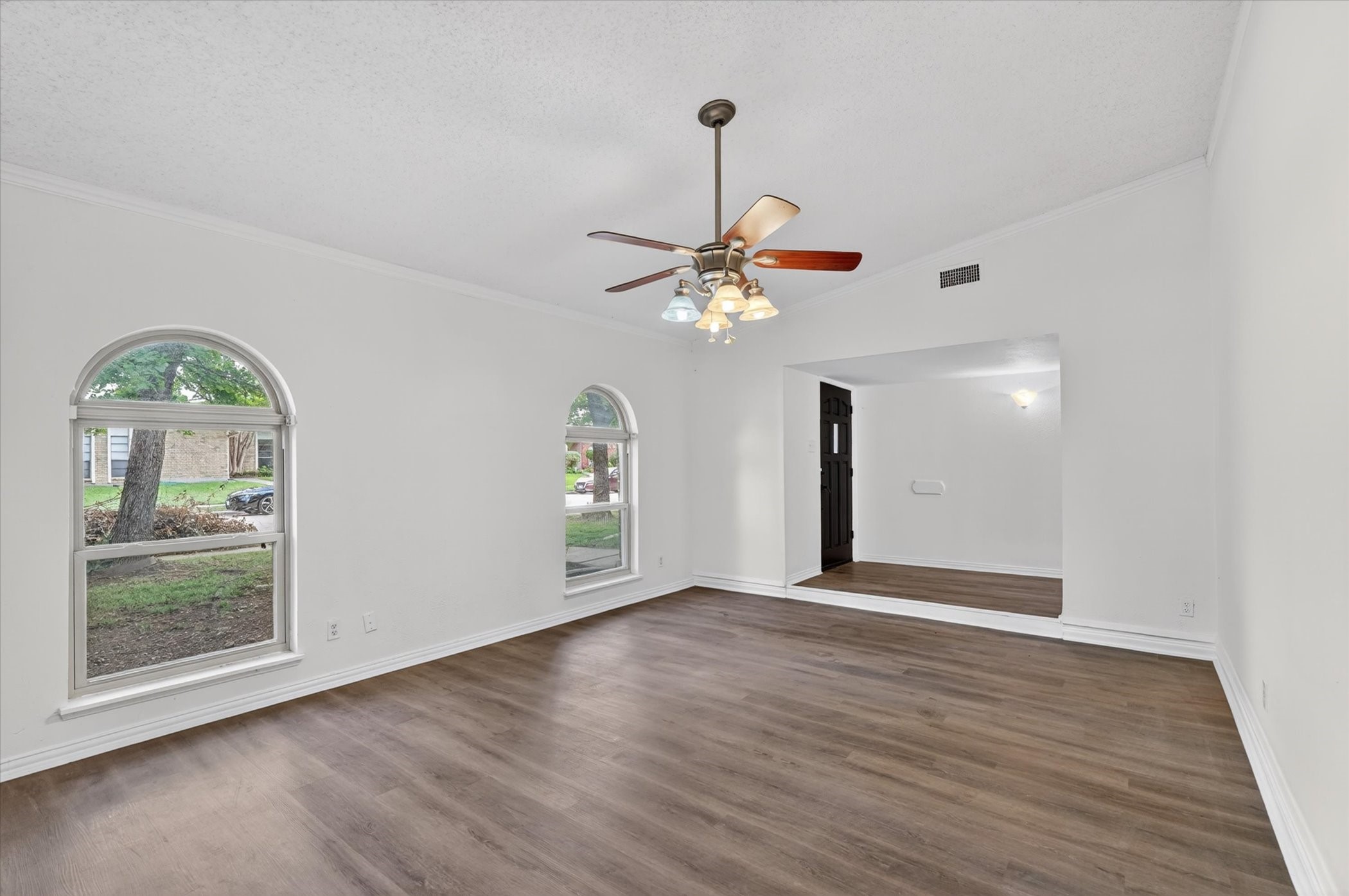 2106 Butterfield Trail Grand Prairie TX 75052