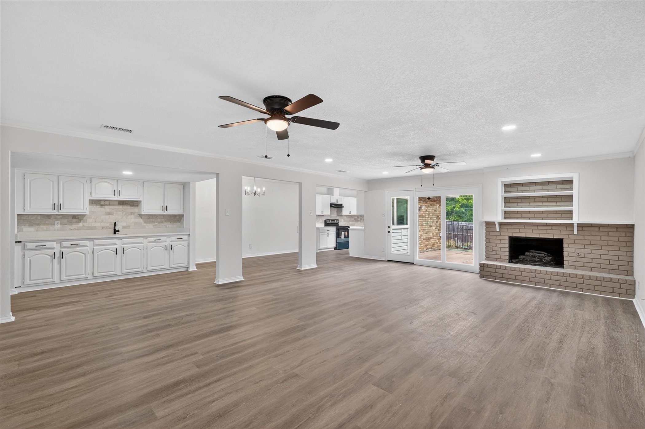 2106 Butterfield Trail Grand Prairie TX 75052