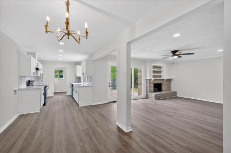 2106 Butterfield Trail Grand Prairie TX 75052
