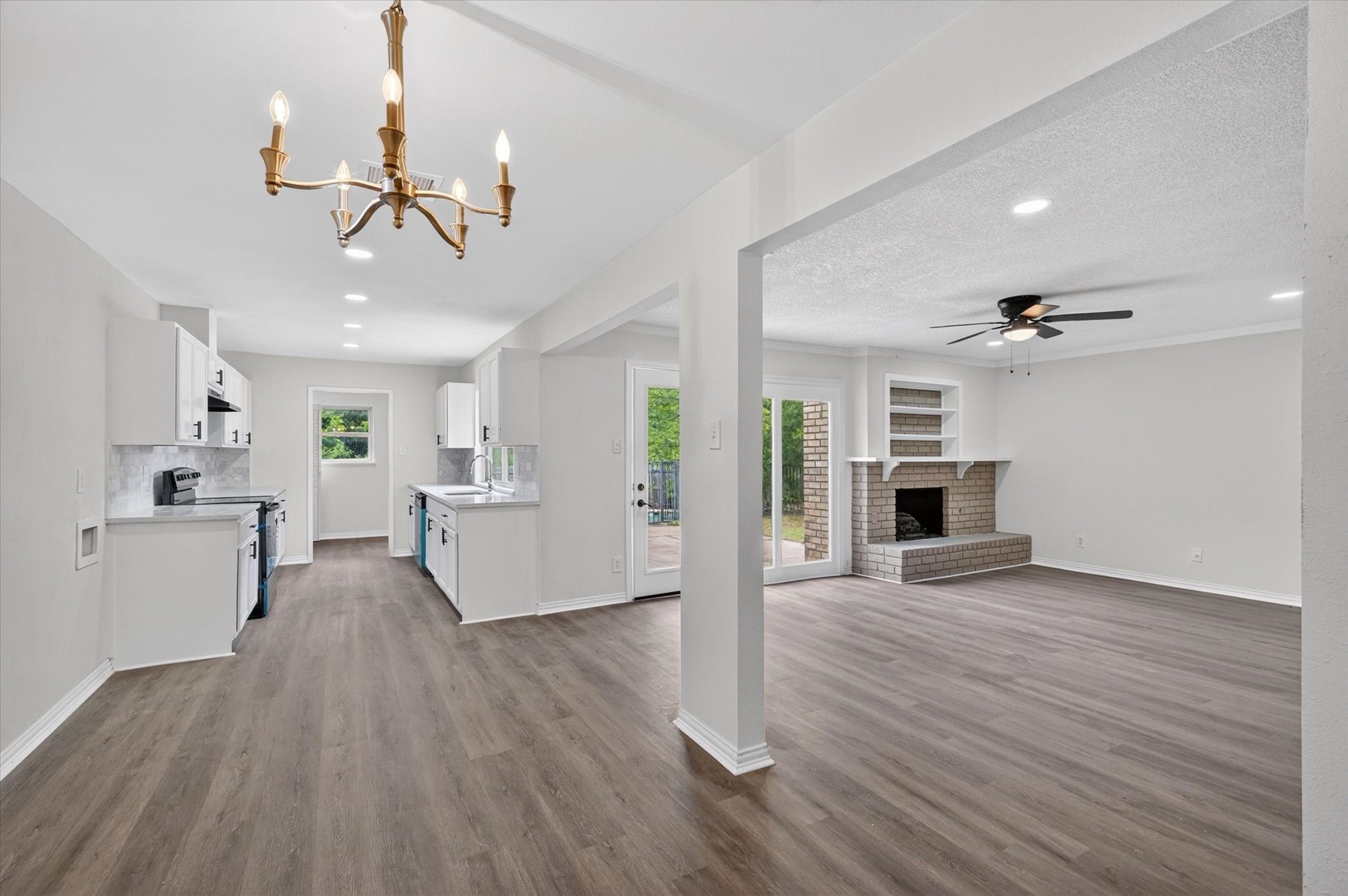 2106 Butterfield Trail Grand Prairie TX 75052