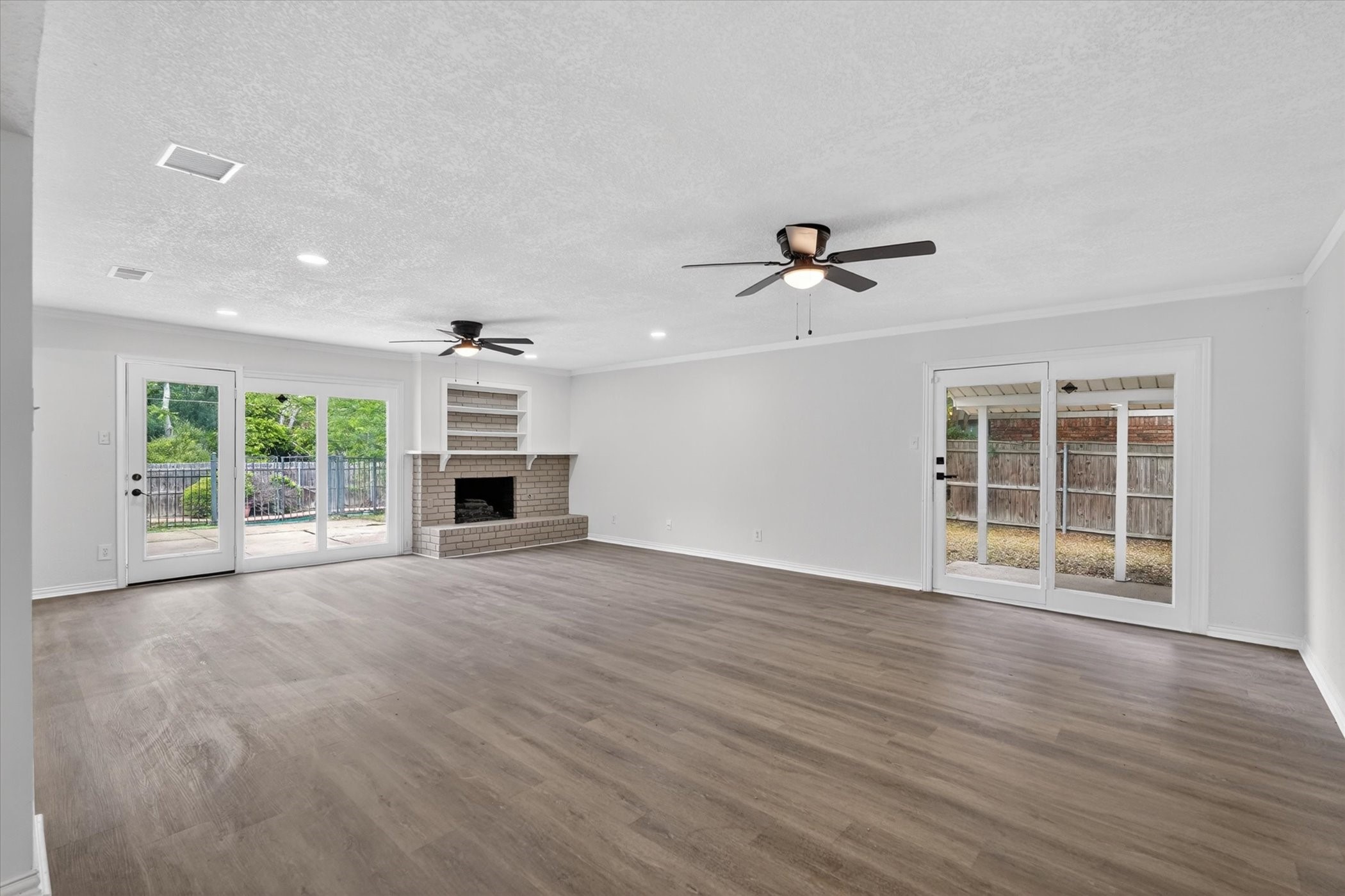 2106 Butterfield Trail Grand Prairie TX 75052
