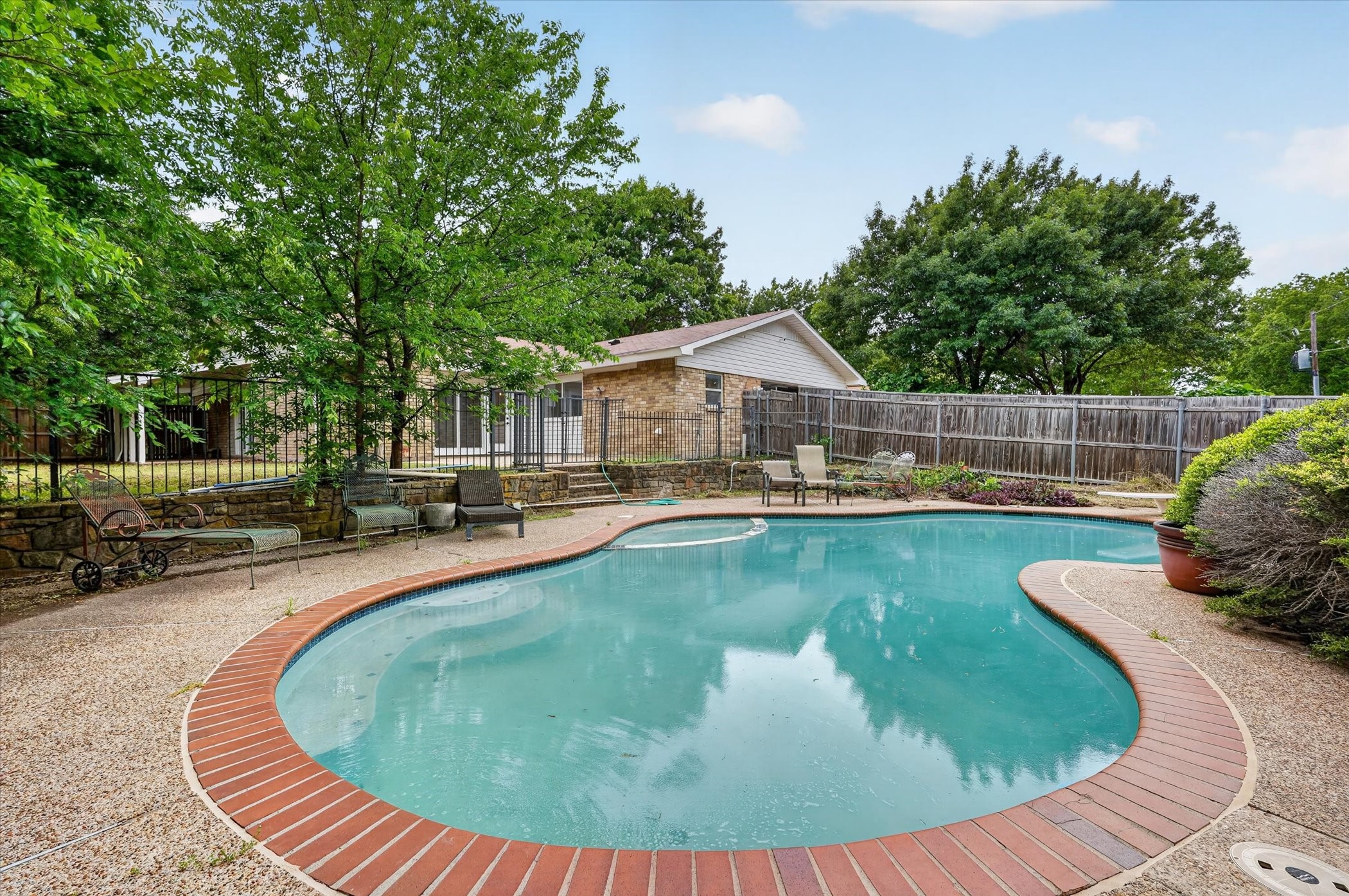 2106 Butterfield Trail Grand Prairie TX 75052