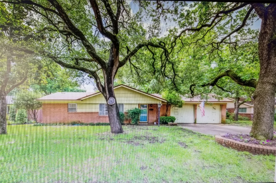 405 W Cheryl Avenue Hurst TX 76053