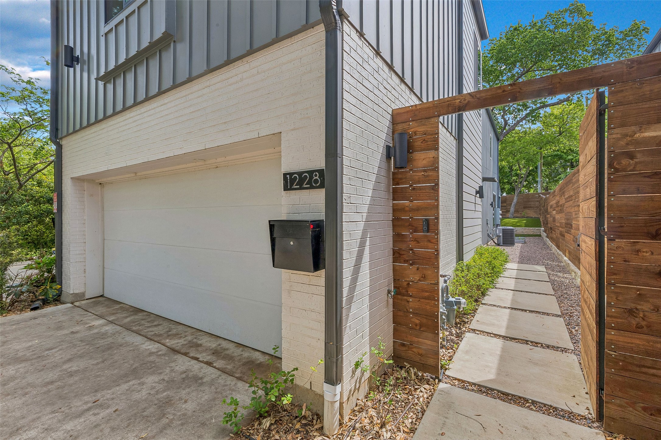 1228 Haines Avenue Dallas TX 75208