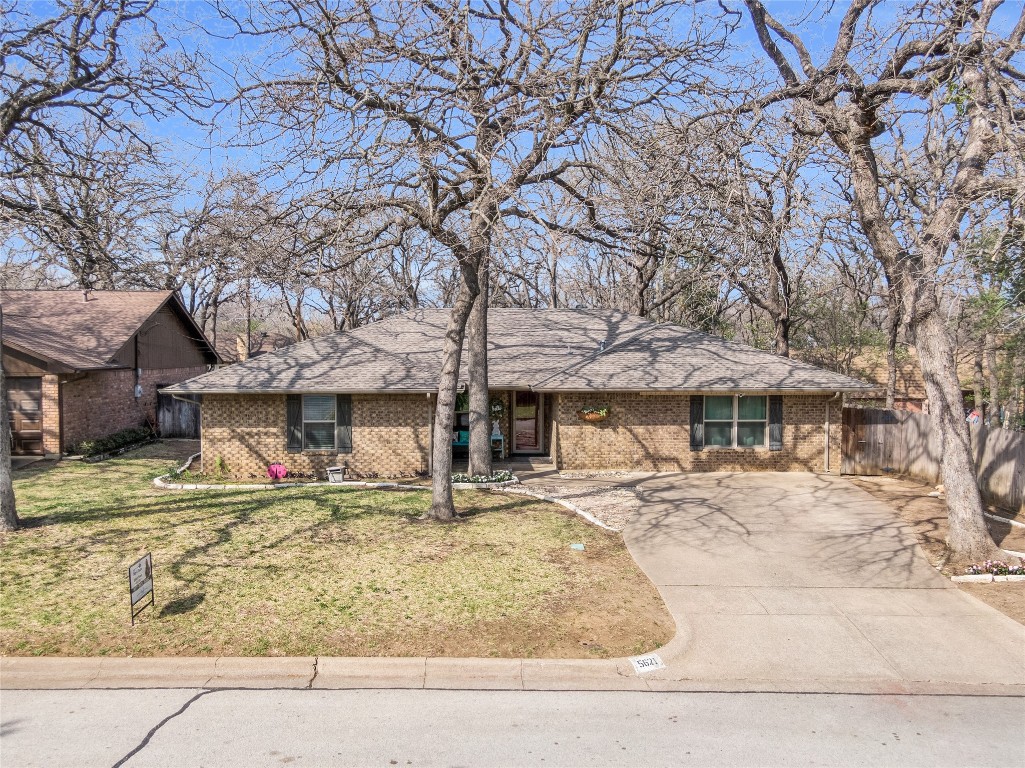 5621 Woodhollow Drive Arlington TX 76016