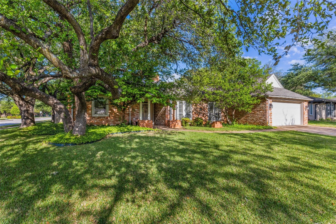 15505 Branchcrest Circle Dallas TX 75248