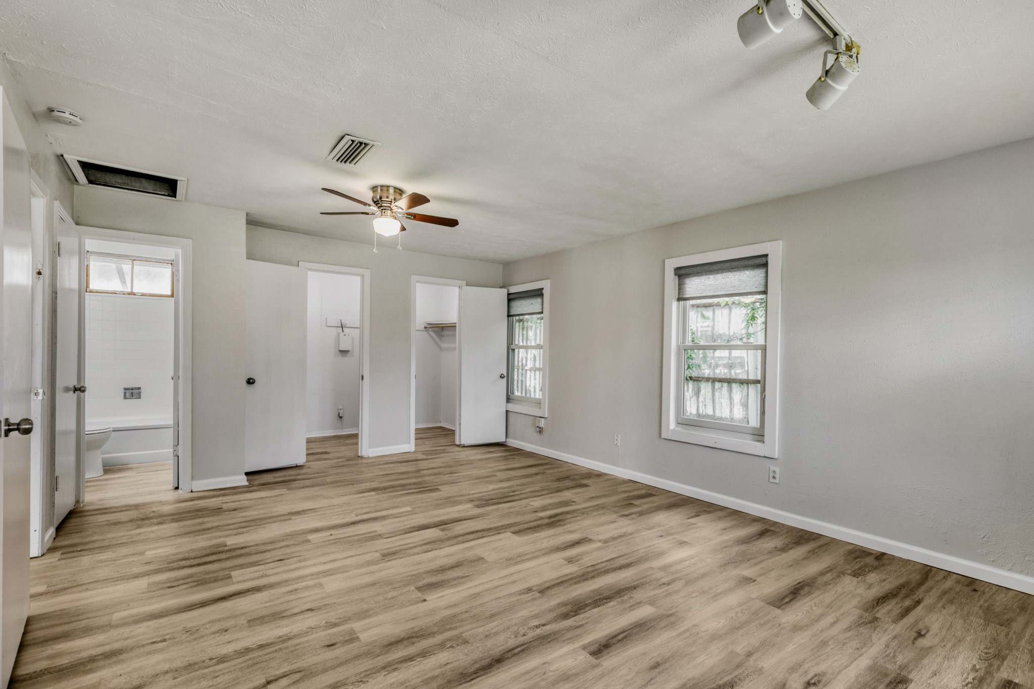 1017 Hoke Smith Drive Dallas TX 75224