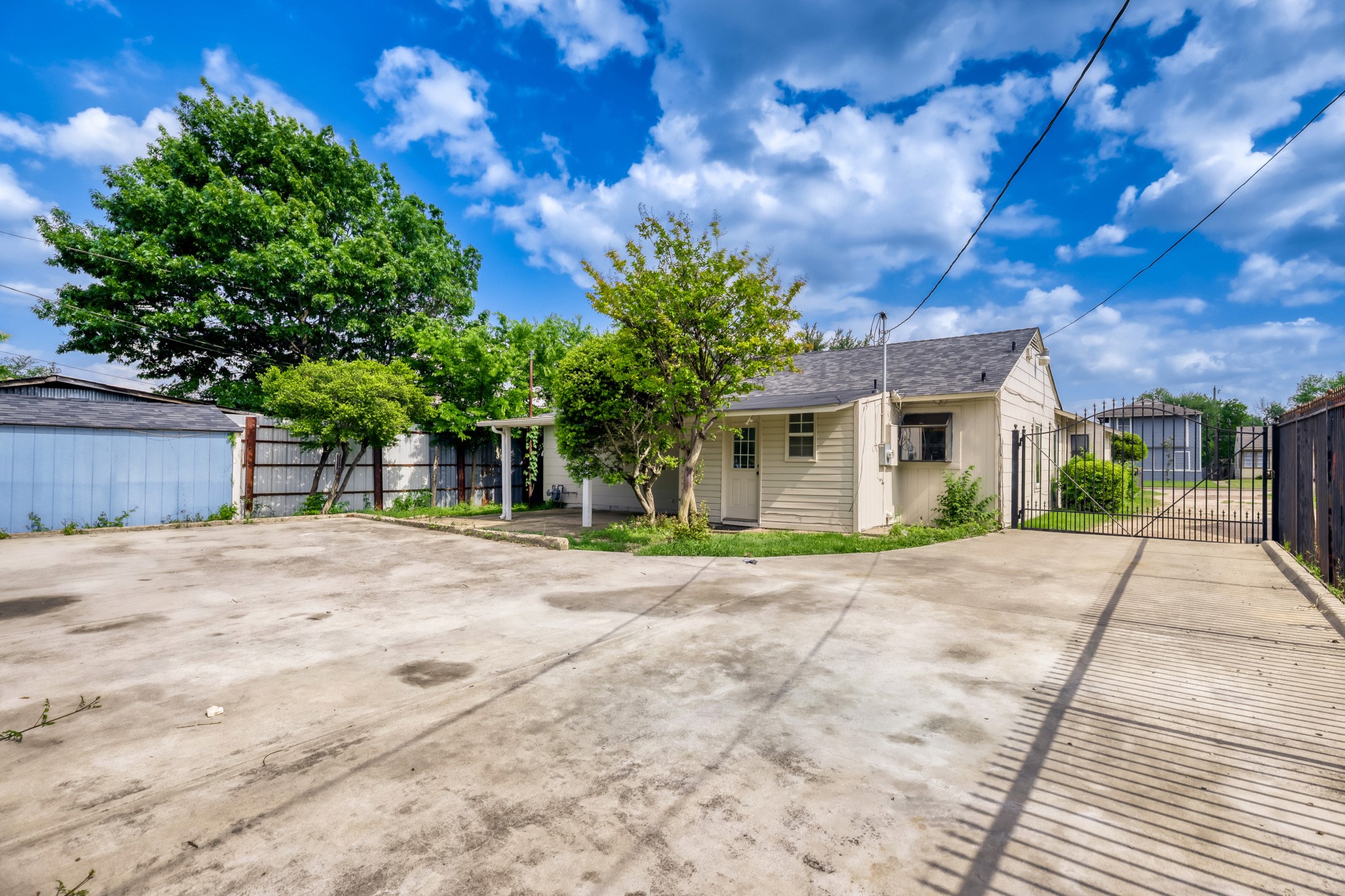1017 Hoke Smith Drive Dallas TX 75224