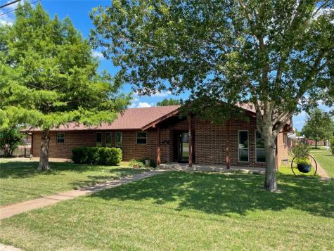 1101 N Mill Street Bowie TX 76230