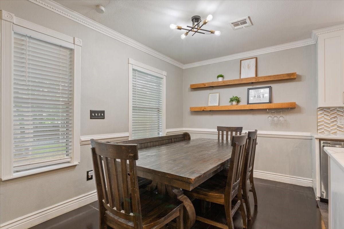 719 Wooded Crest Drive Woodway TX 76712