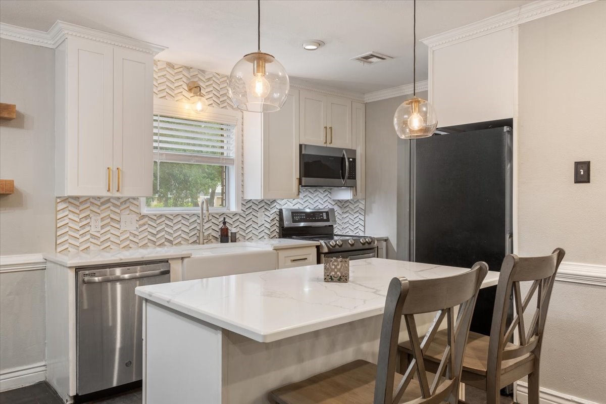 719 Wooded Crest Drive Woodway TX 76712