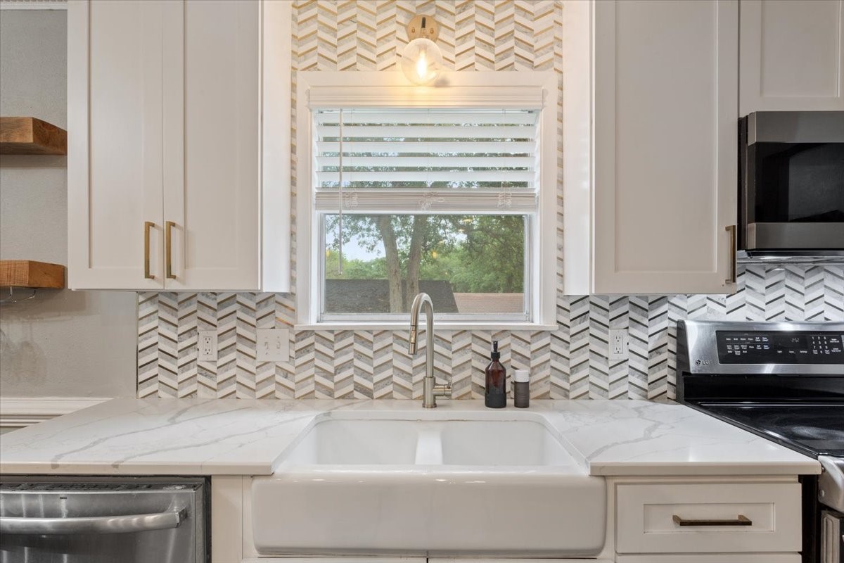 719 Wooded Crest Drive Woodway TX 76712