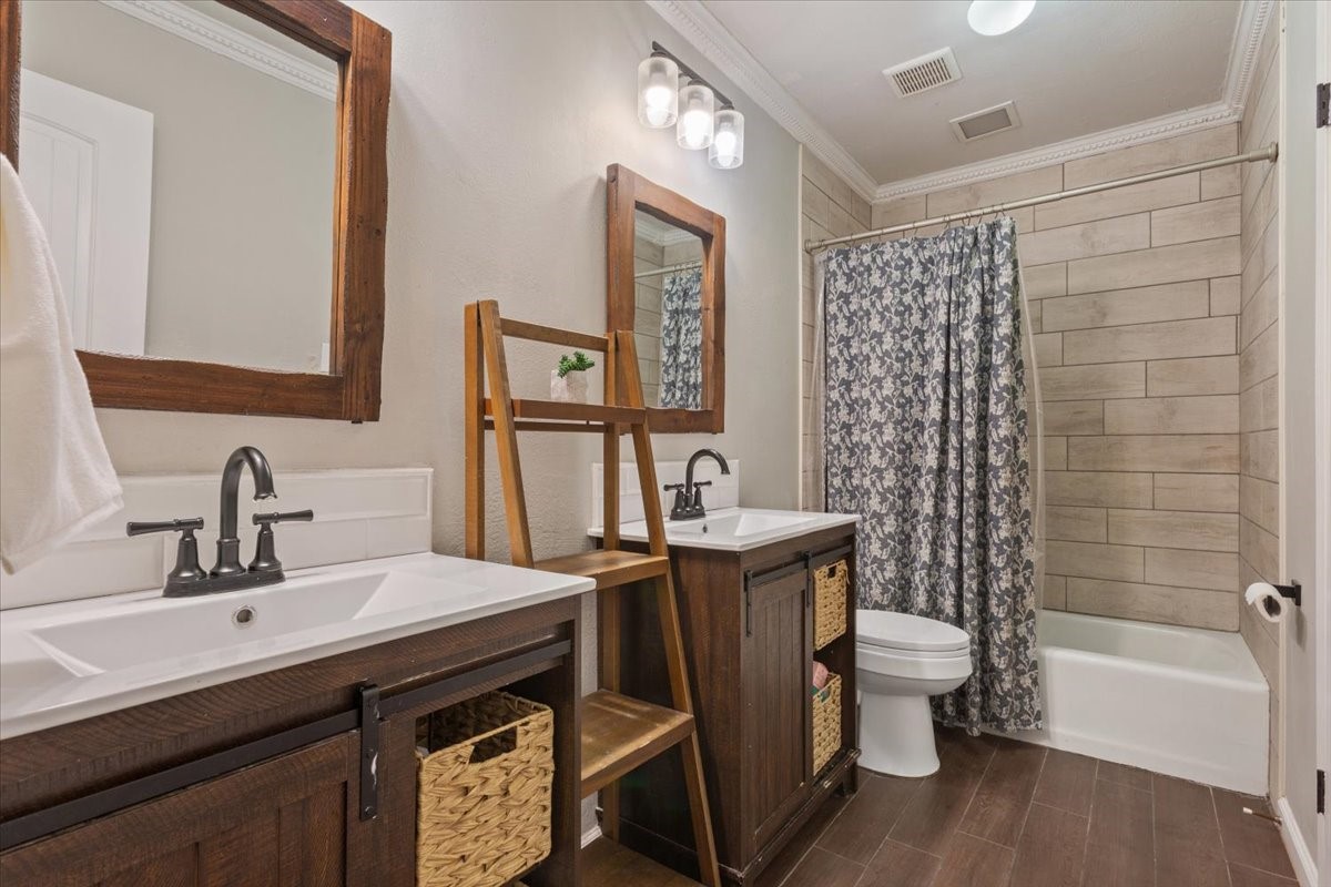 719 Wooded Crest Drive Woodway TX 76712