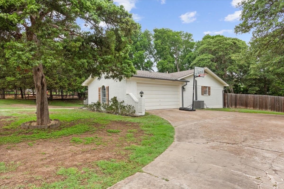 719 Wooded Crest Drive Woodway TX 76712