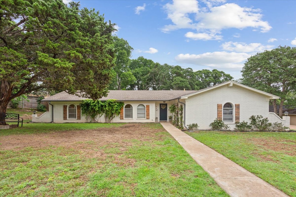 719 Wooded Crest Drive Woodway TX 76712