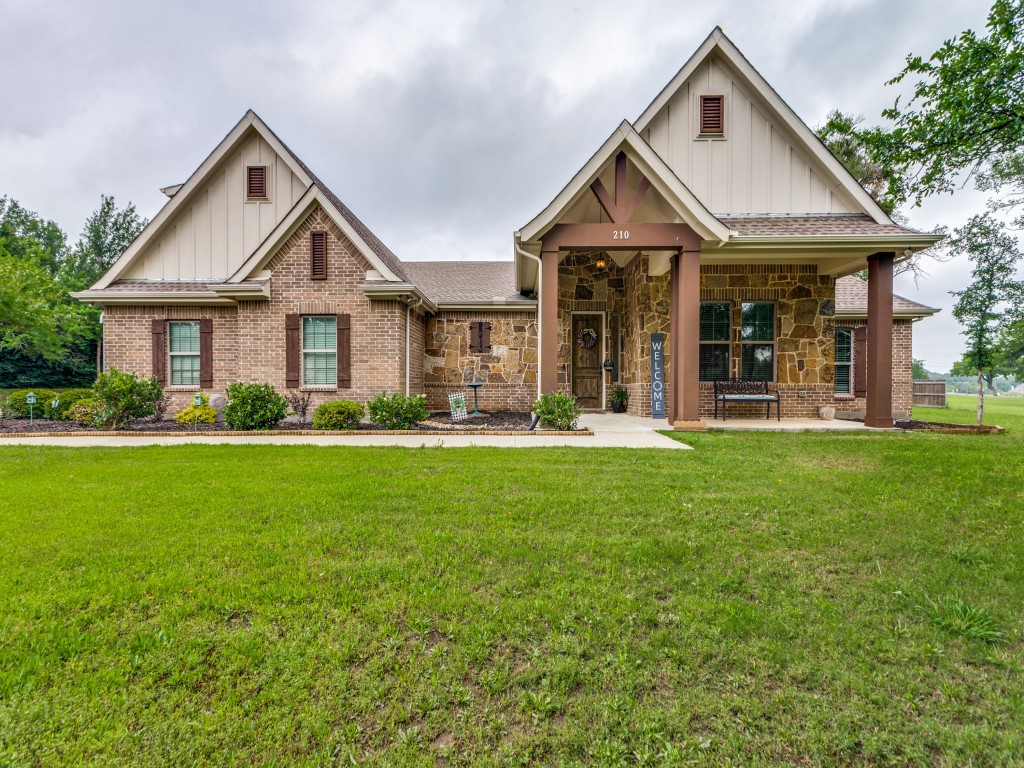 210 Oakwood Court Mansfield TX 76063