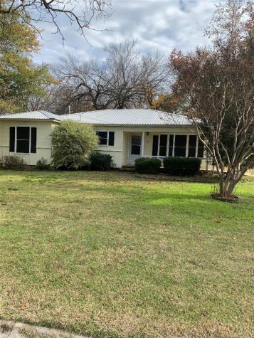 607 Rock Street Bowie TX 76230