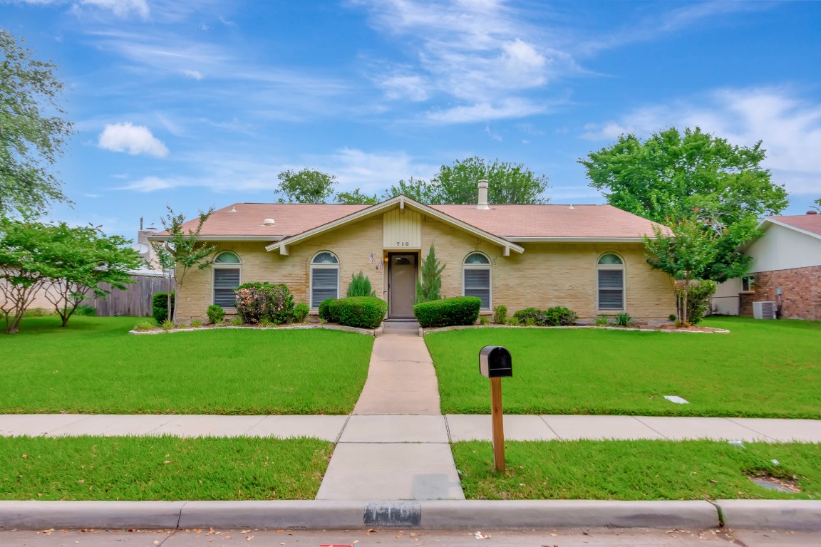 710 Pinehill Lane Grand Prairie TX 75052