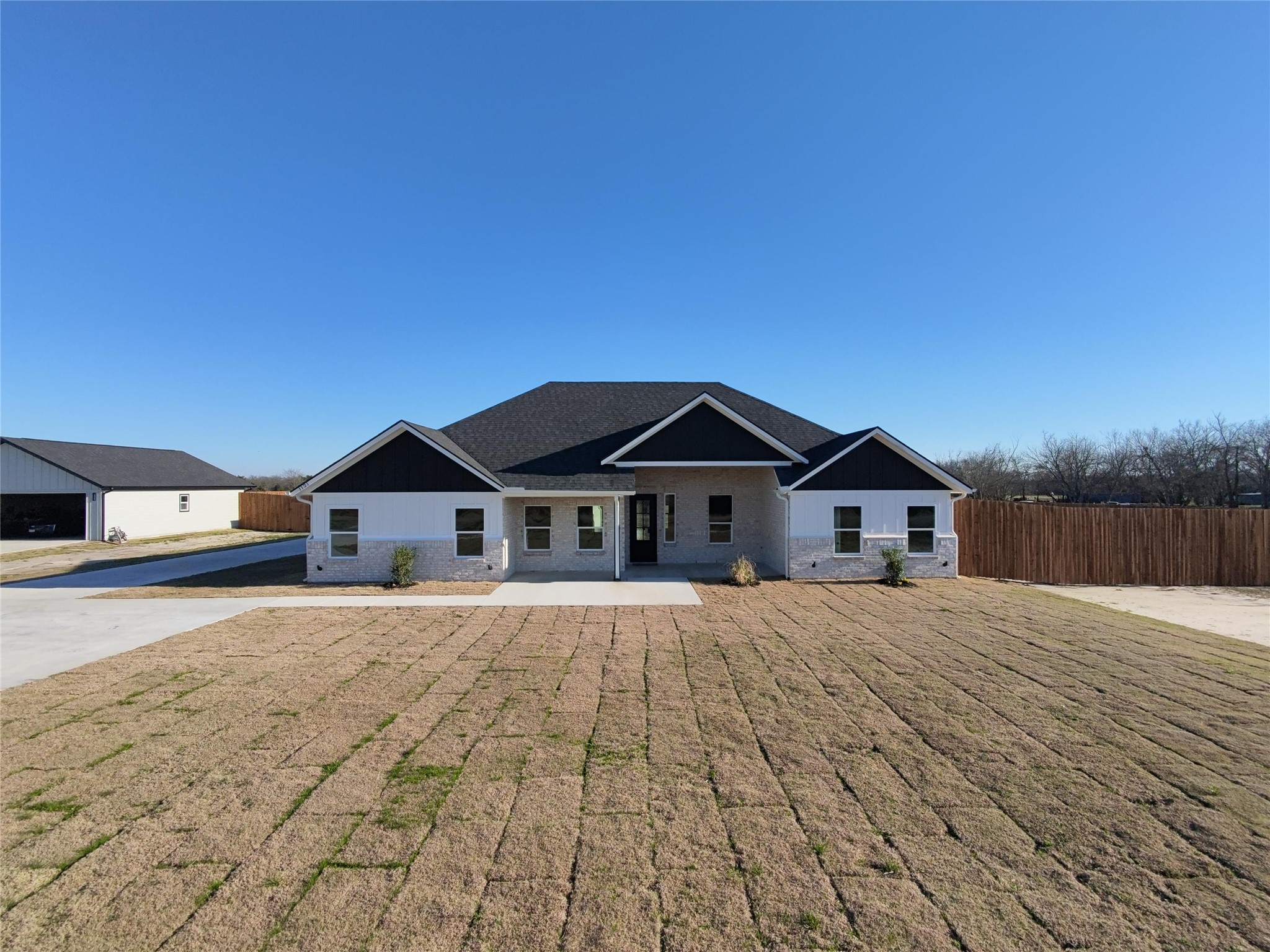 1121 County Road 4104 Greenville TX 75401
