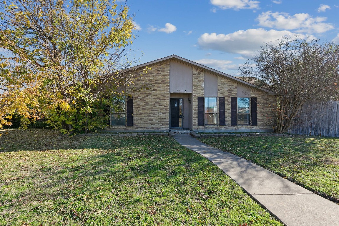 1902 Glenbrook Meadows Drive Garland TX 75040