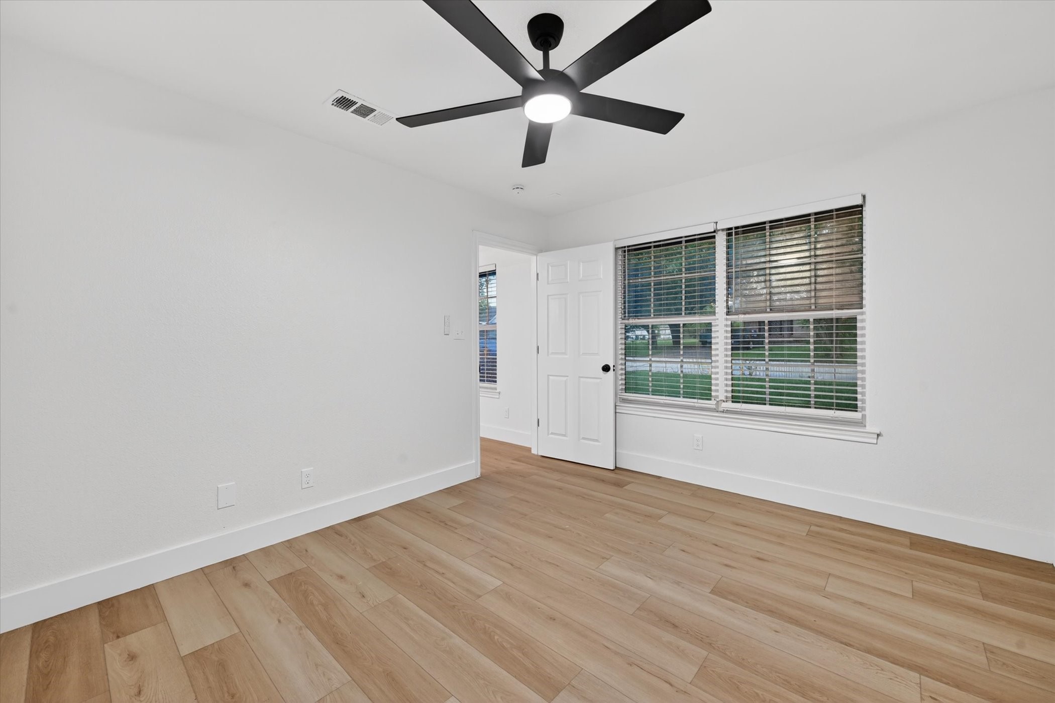 1612 W Bond Street Denison TX 75020