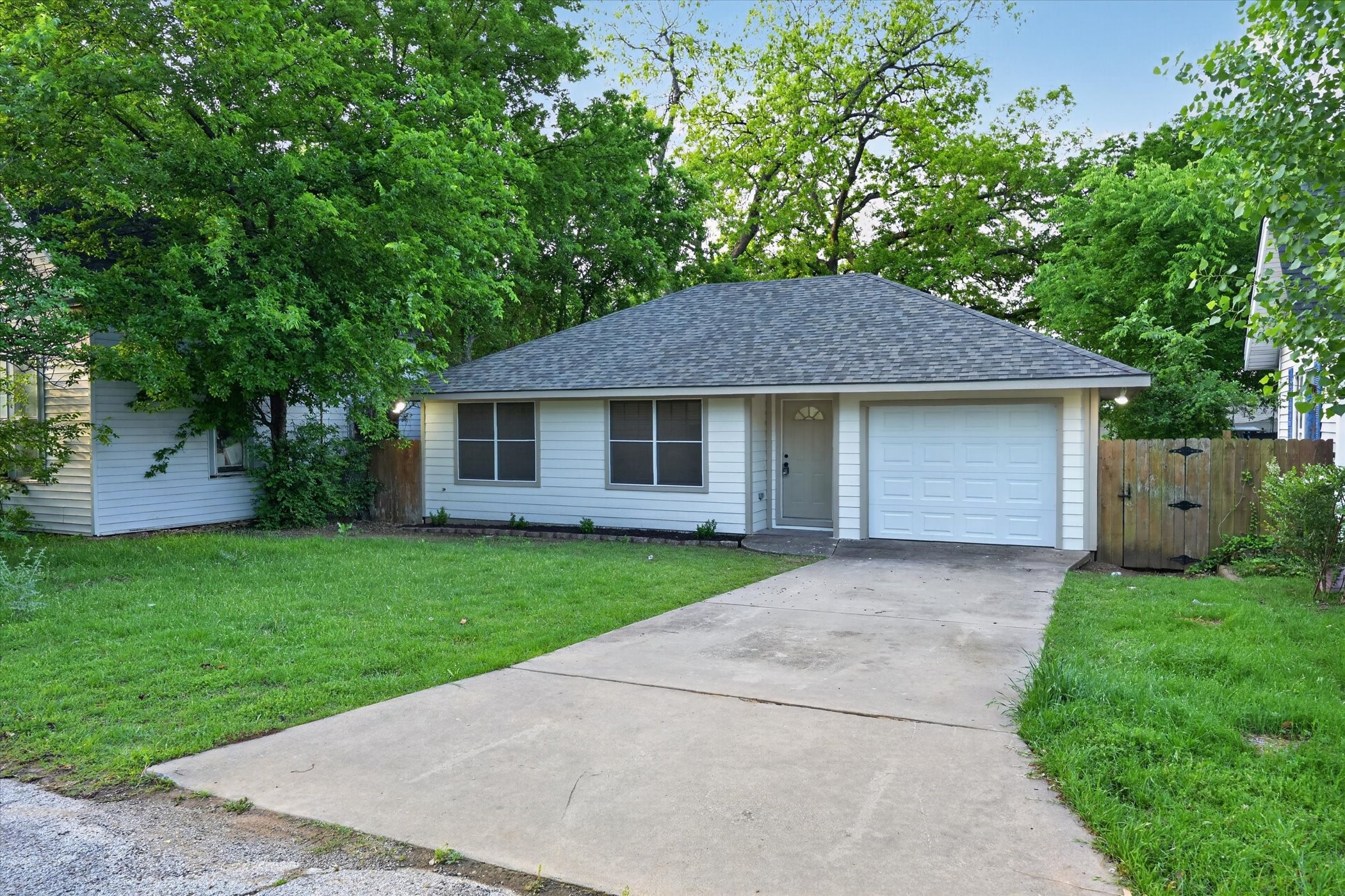1612 W Bond Street Denison TX 75020