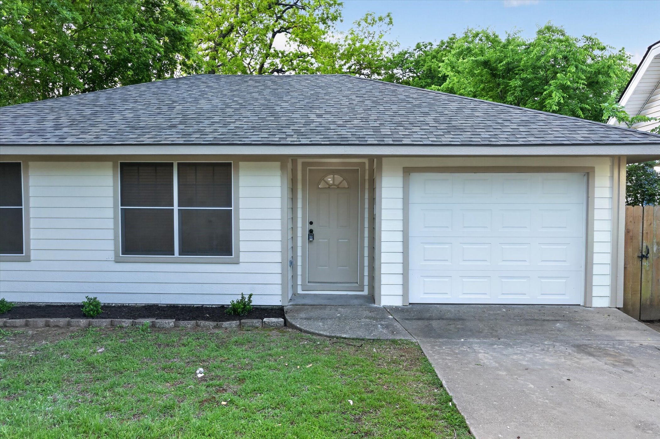1612 W Bond Street Denison TX 75020