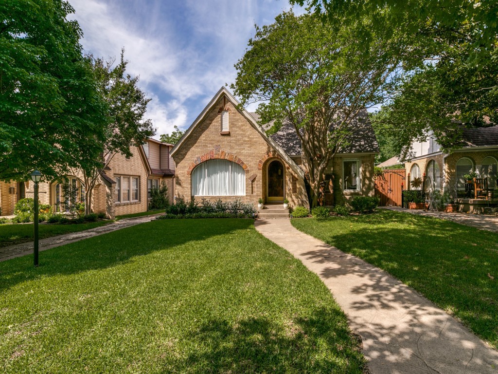 819 Clermont Avenue Dallas TX 75223