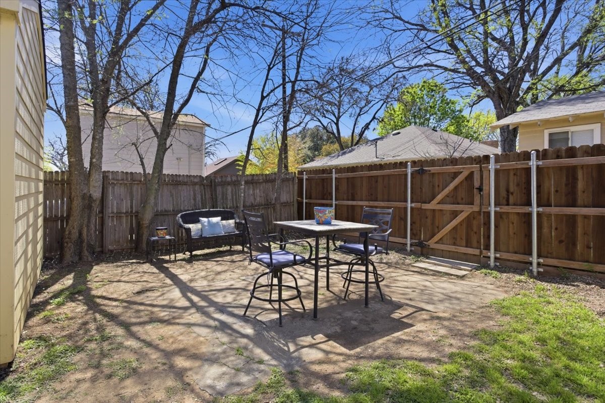 3105 W Devitt Street Fort Worth TX 76109