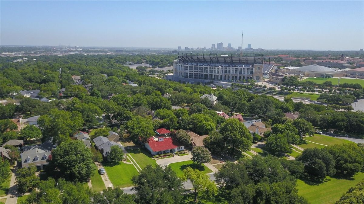 3105 W Devitt Street Fort Worth TX 76109