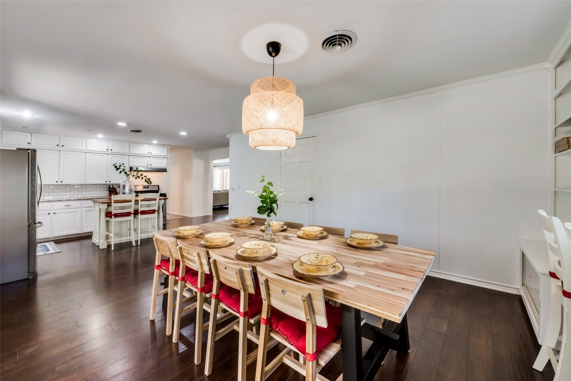 5725 Wales Avenue Fort Worth TX 76133