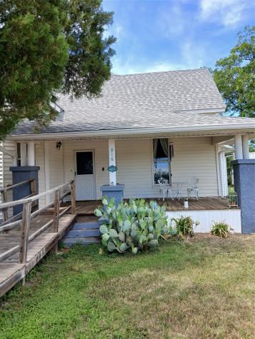916 Austin Street Coleman TX 76834