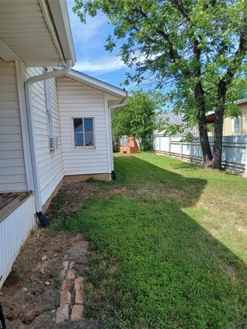 916 Austin Street Coleman TX 76834