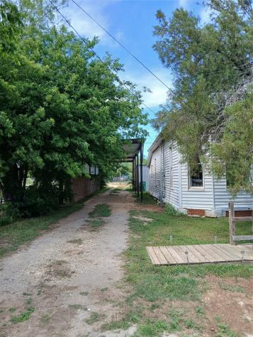 916 Austin Street Coleman TX 76834