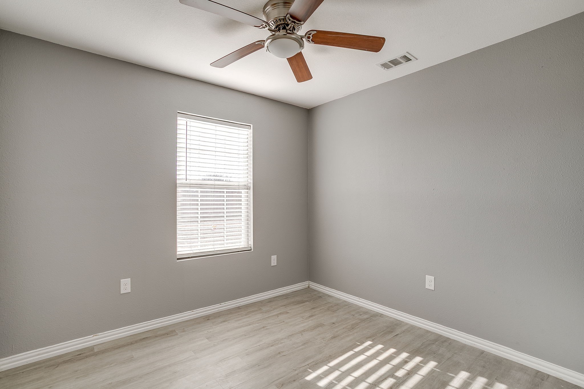 606 S Aquilla Street Itasca TX 76055