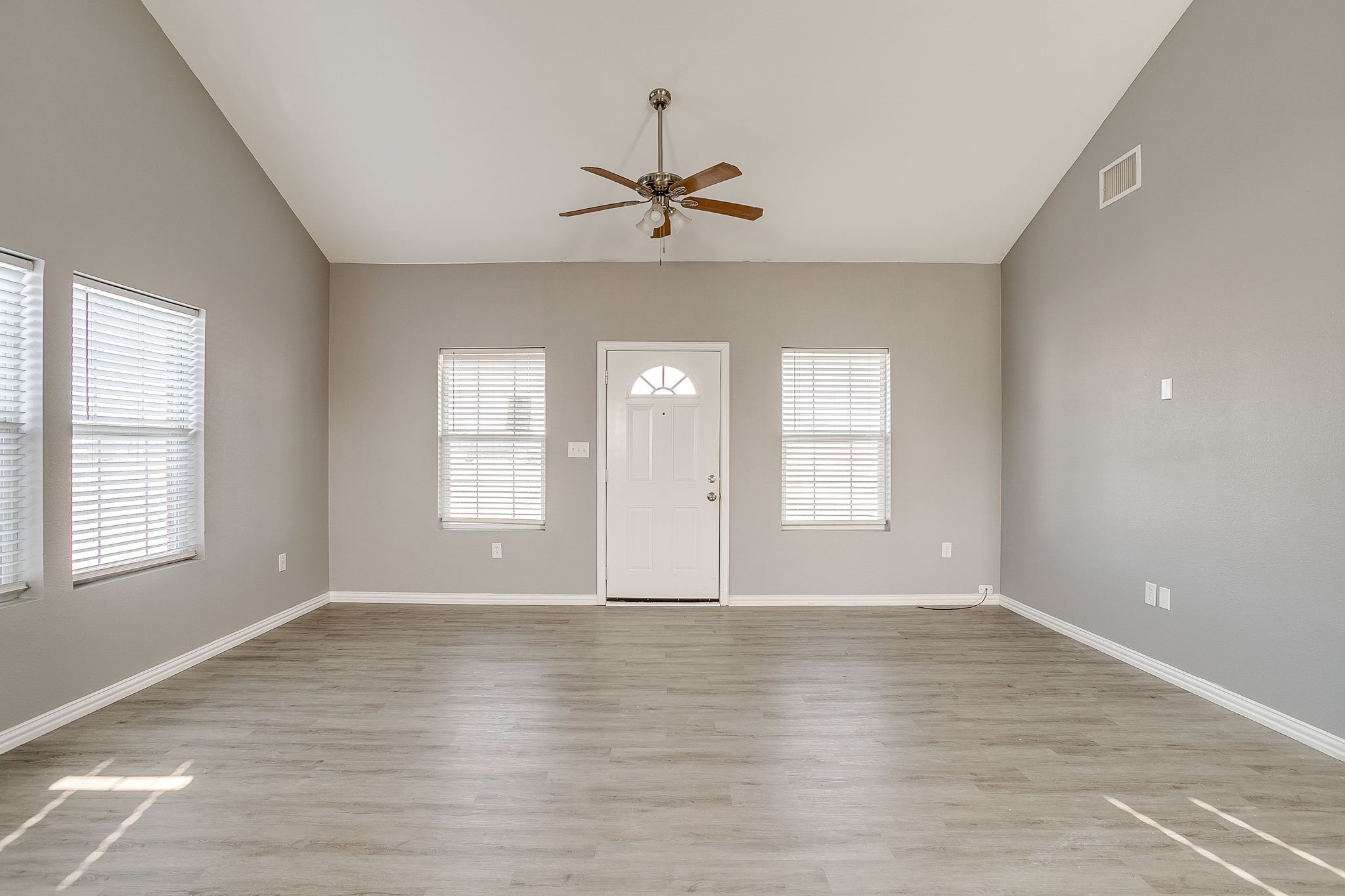 606 S Aquilla Street Itasca TX 76055